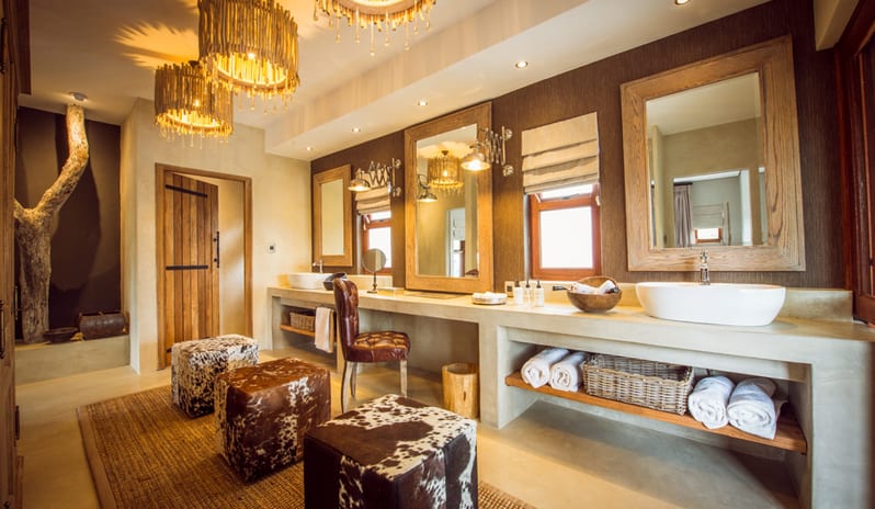 LUXURY VILLA DRESSING ROOM